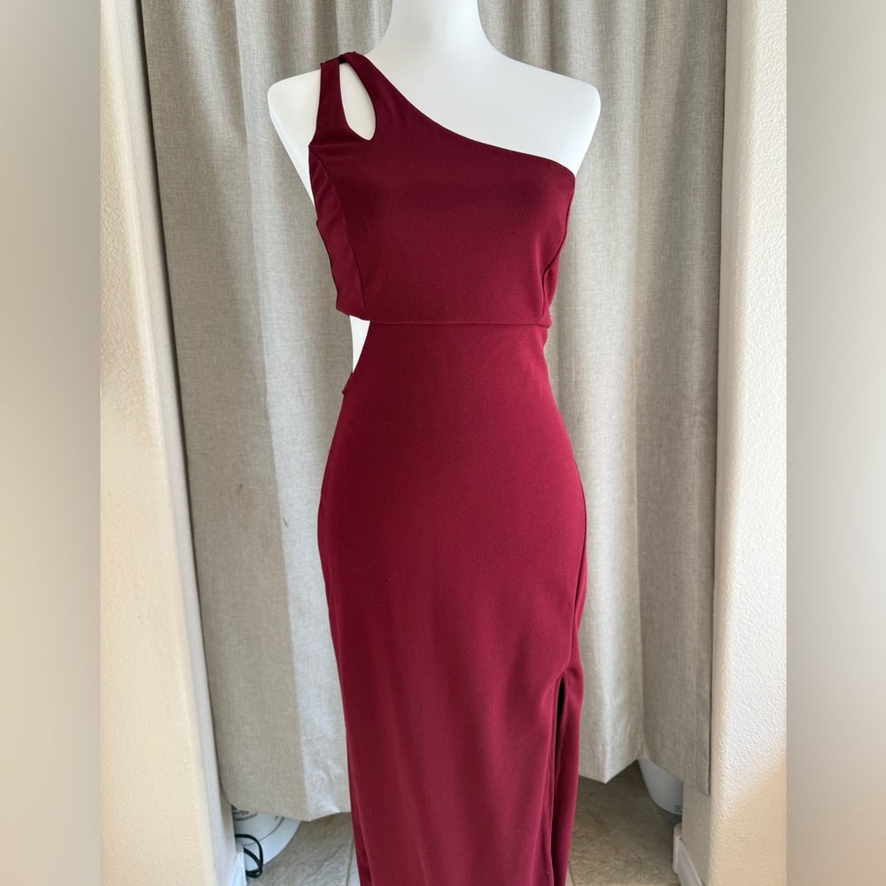 Lulu's Chic One-Shoulder Burgundy Maxi Dress